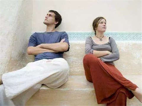 男人給人治療失眠視頻